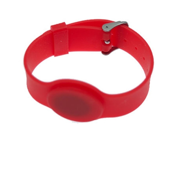 Kuva Red wristband 13.56 1KB Adjustable strap. 70105015 (DE,SE,NO,FI,RO,PL)