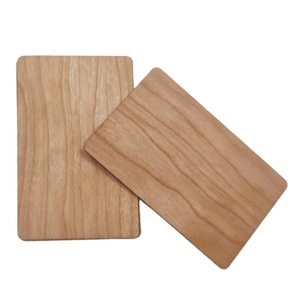 Kuva NTAG 215 "Plastic card" in wood material with RFID 13.56 MHz chip. 70102153 (DE,SE,NO,FI,RO,PL)